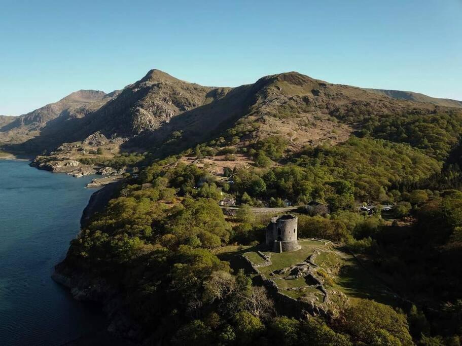 Perfect For Snowdon. Groups, Families+dogs Welcome Holiday home