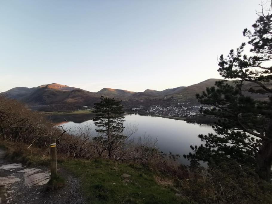 Perfect For Snowdon. Groups, Families+dogs Welcome Holiday home Llanberis