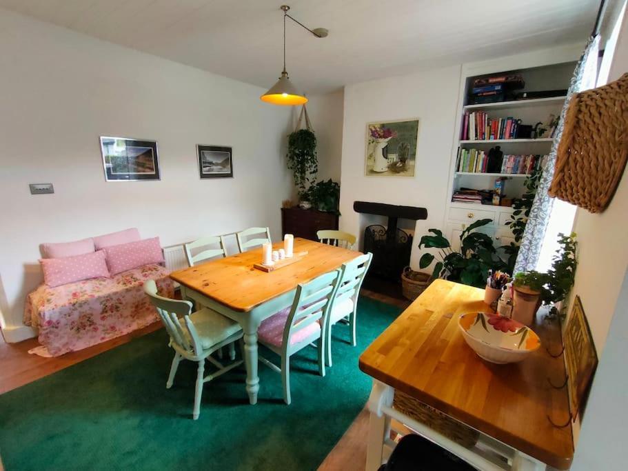 Perfect For Snowdon. Groups, Families+dogs Welcome Holiday home *
