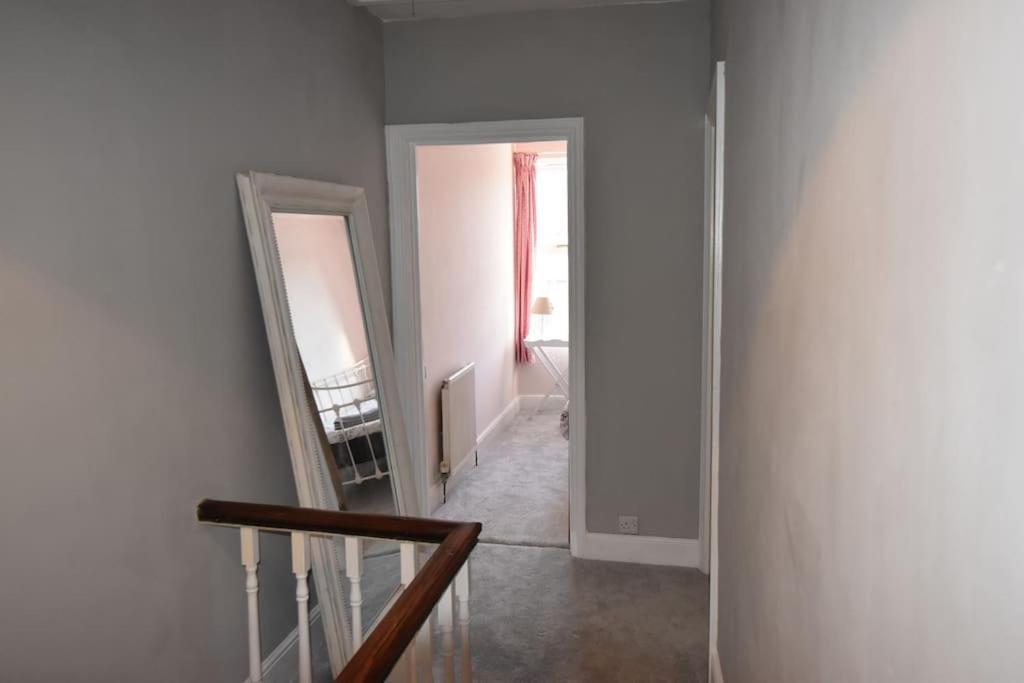Perfect For Snowdon. Groups, Families+dogs Welcome Holiday home *