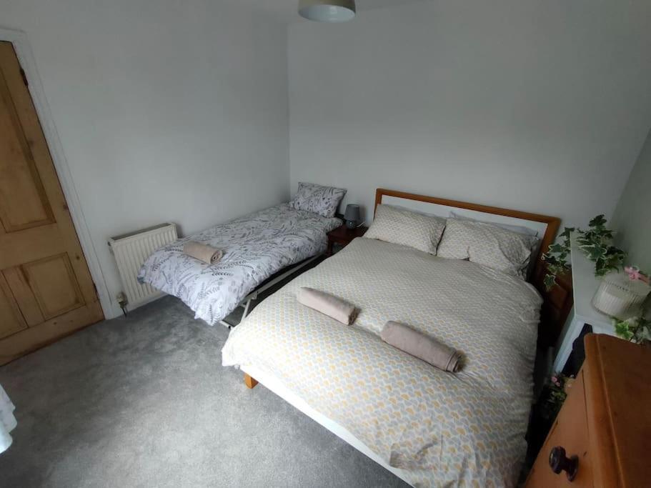 Perfect For Snowdon. Groups, Families+dogs Welcome Holiday home *