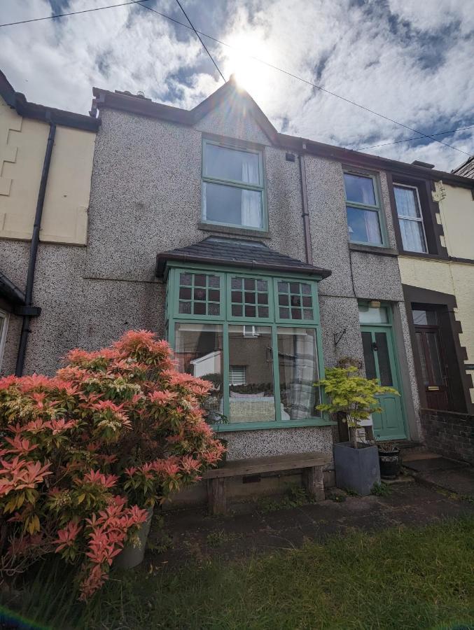 Perfect For Snowdon. Groups, Families+dogs Welcome Holiday home Llanberis